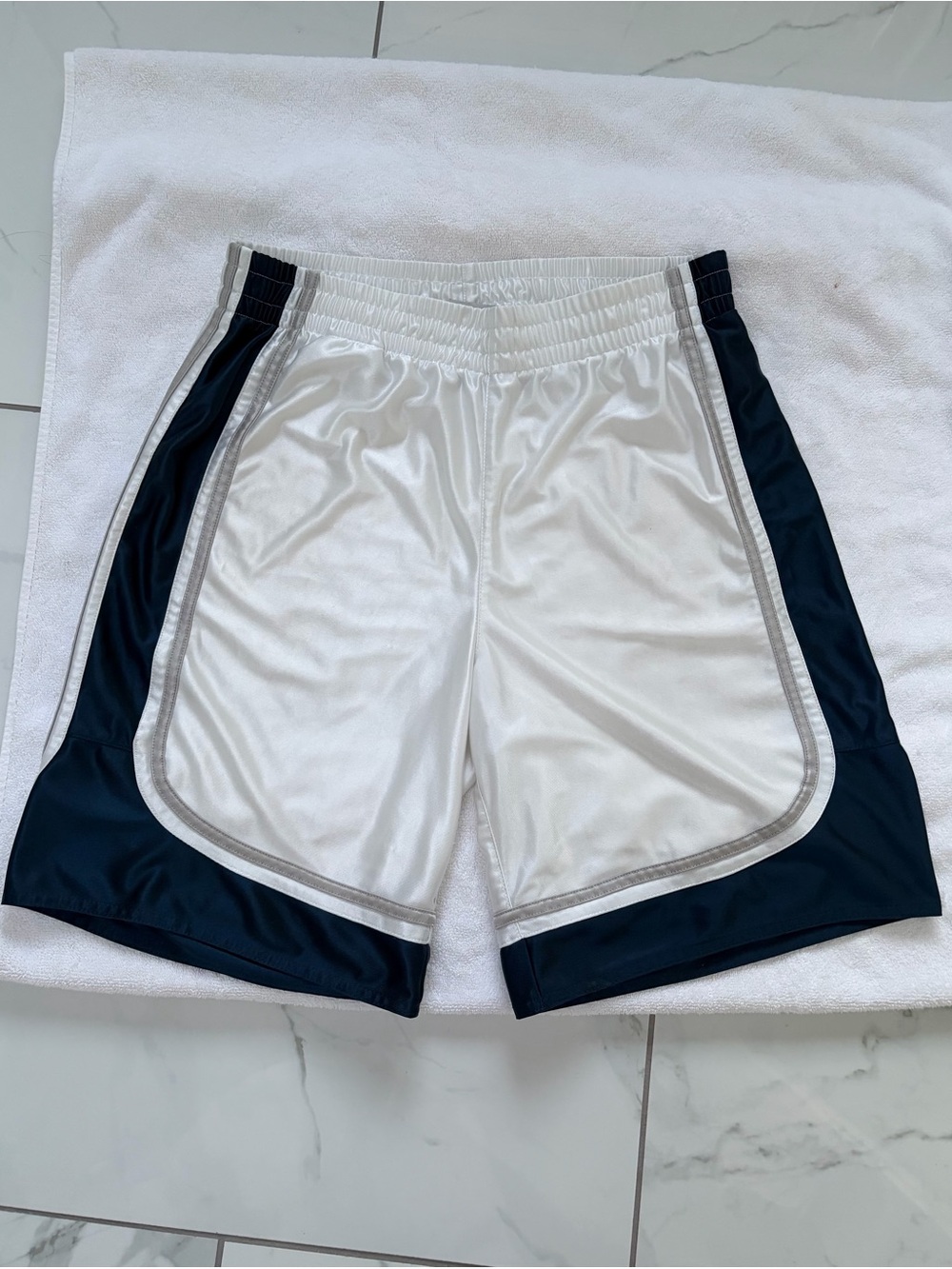Foot Locker Men’s L White Navy Basketball Athletic Shorts